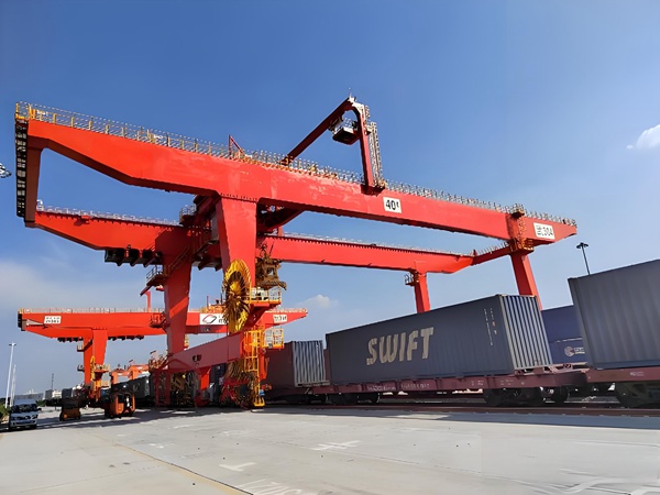 [江西南昌集装箱门式起重机厂家码头专用龙门吊核心特点]