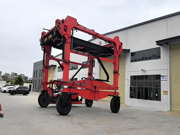 [福建龙岩集装箱跨运车厂家纯电动跨运车的续航能力如何]