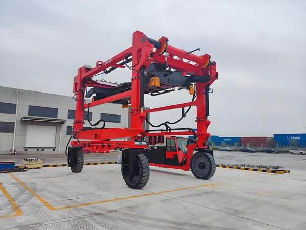 天津集装箱跨运车厂家精准对位技巧